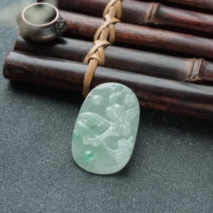 糯种飘翠翡翠喜上眉梢吊坠