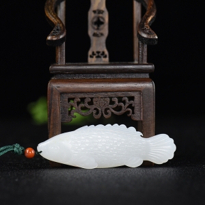 籽料和田羊脂白玉年年有余吊坠