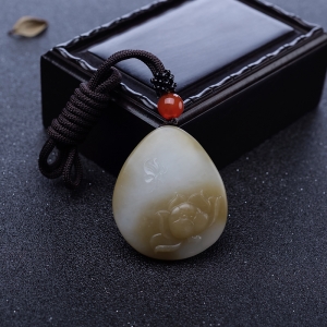 山料和田玉蝶恋花吊坠