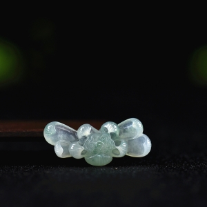 糯冰种飘绿翡翠青莲吊坠