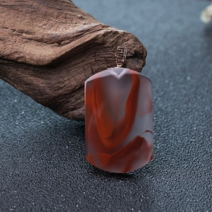 18K冰飘料南红无事牌吊坠