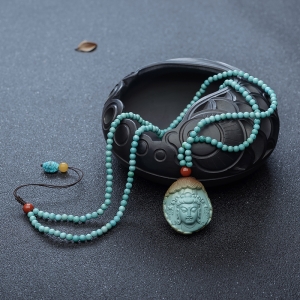 高瓷俏色绿松石观音吊坠