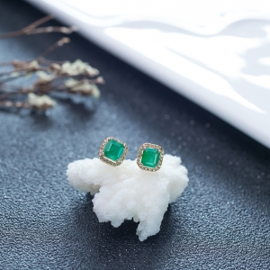 18K祖母绿耳钉