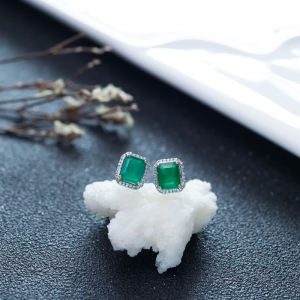 18K祖母绿耳钉