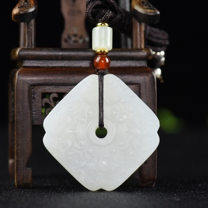 山料和田白玉守护平安扣吊坠