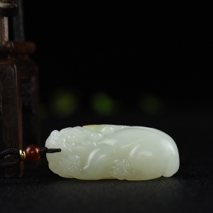籽料和田白玉貔貅吊坠