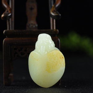 籽料和田白玉荣归吊坠