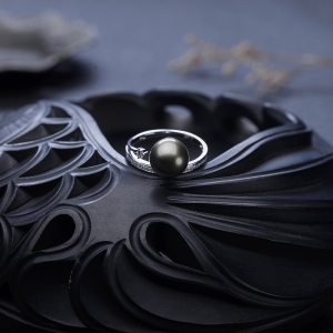 18K海水孔雀绿珍珠戒指