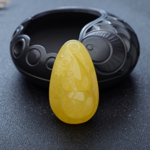 鸡油黄蜜蜡葫芦吊坠