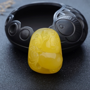 鸡油黄蜜蜡葫芦吊坠