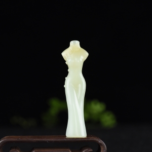 山料和田糖白玉旗袍吊坠