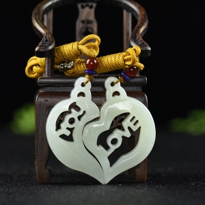 山料和田白玉爱吊坠(二件)