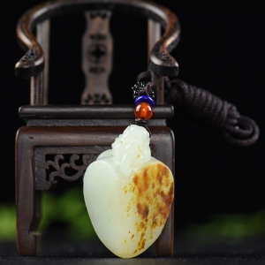 籽料和田白玉荣归吊坠