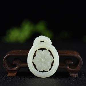 山料和田白玉花吊坠