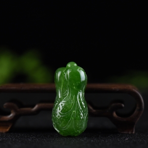 山料和田碧玉摆财吊坠
