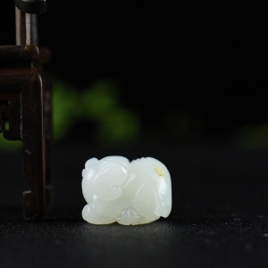 籽料和田白玉福猪吊坠