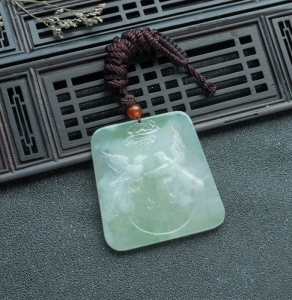 糯冰种浅绿翡翠双喜临门吊坠