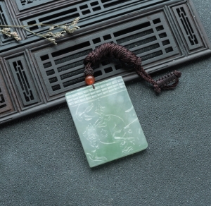 糯冰种浅绿翡翠双喜临门吊坠