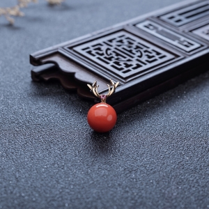18K沙丁珊瑚圆珠吊坠