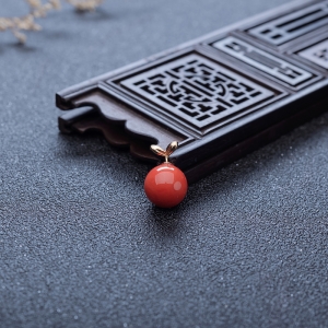 18K沙丁珊瑚圆珠吊坠