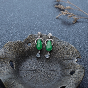 18K糯冰种翠绿翡翠耳坠