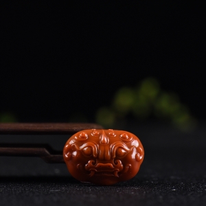 柿子红南红守护吊坠