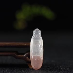 冰飘玫瑰红南红财神爷吊坠