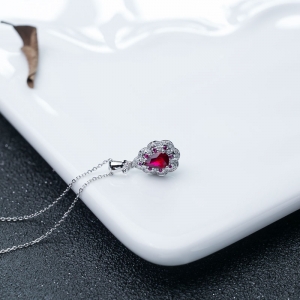 18K鸽血红红宝石项链