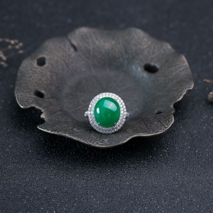 18K糯种翠绿翡翠戒指