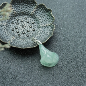 银镶糯冰种浅绿翡翠百年好合吊坠