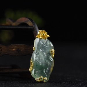 18k金镶钻冰糯种飘花翡翠吊坠