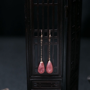 18K红纹石水滴耳坠