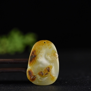 籽料和田白玉伉俪情深吊坠