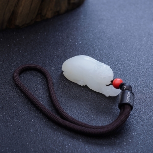 山料和田羊脂白玉貔貅手把件