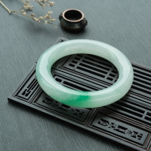56.5mm糯冰种飘翠翡翠圆镯