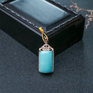 18K高瓷铁线蓝色绿松石方牌吊坠