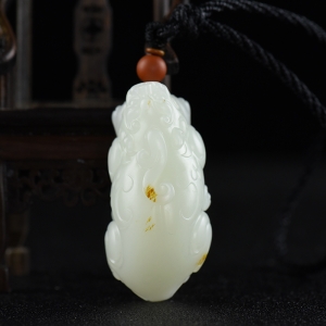 籽料和田白玉貔貅吊坠
