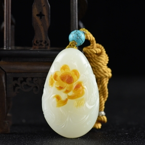 籽料和田白玉成双成对吊坠