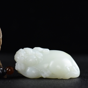 籽料和田羊脂白玉貔貅手把件
