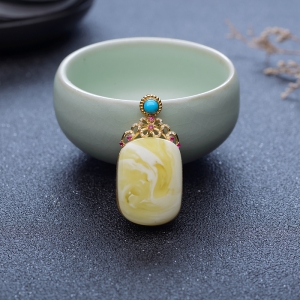 18K白花蜜方牌吊坠