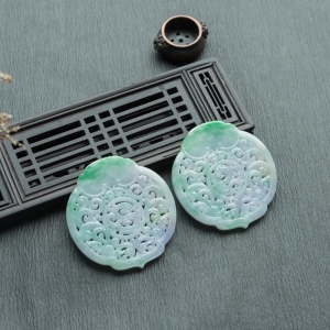 糯种春带彩翡翠龙凤呈祥吊坠（一对）