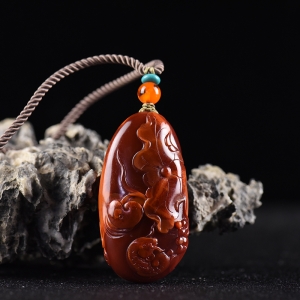 玫瑰红南红年年有余吊坠