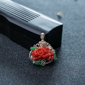 18K沙丁珊瑚国色天香吊坠