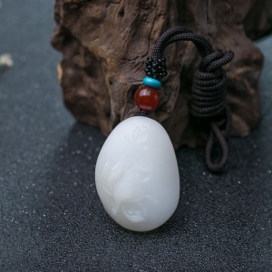 山料和田羊脂白玉蝶恋花吊坠