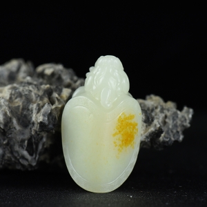 籽料和田白玉龙龟吊坠