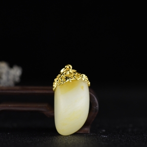 银镶山料和田白玉原石吊坠