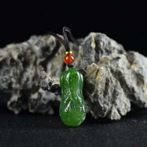 山料和田碧玉摆财吊坠