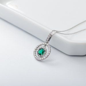 18K亮绿祖母绿项链