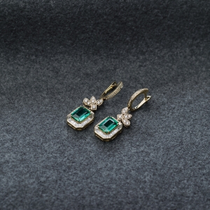 18K亮绿祖母绿耳坠