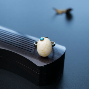 18K白花蜜蜡戒指